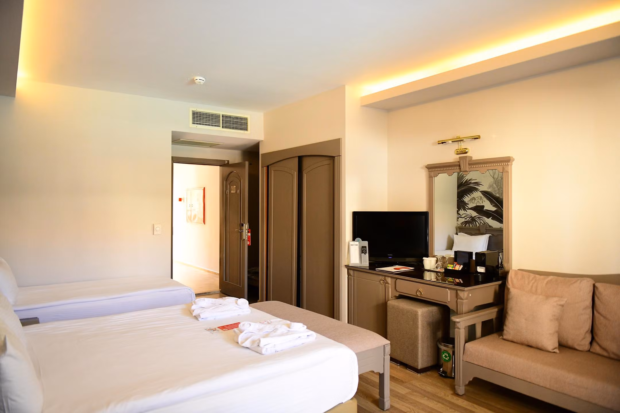 Club-Hotel-Turan-Prince-World-Oda-388944